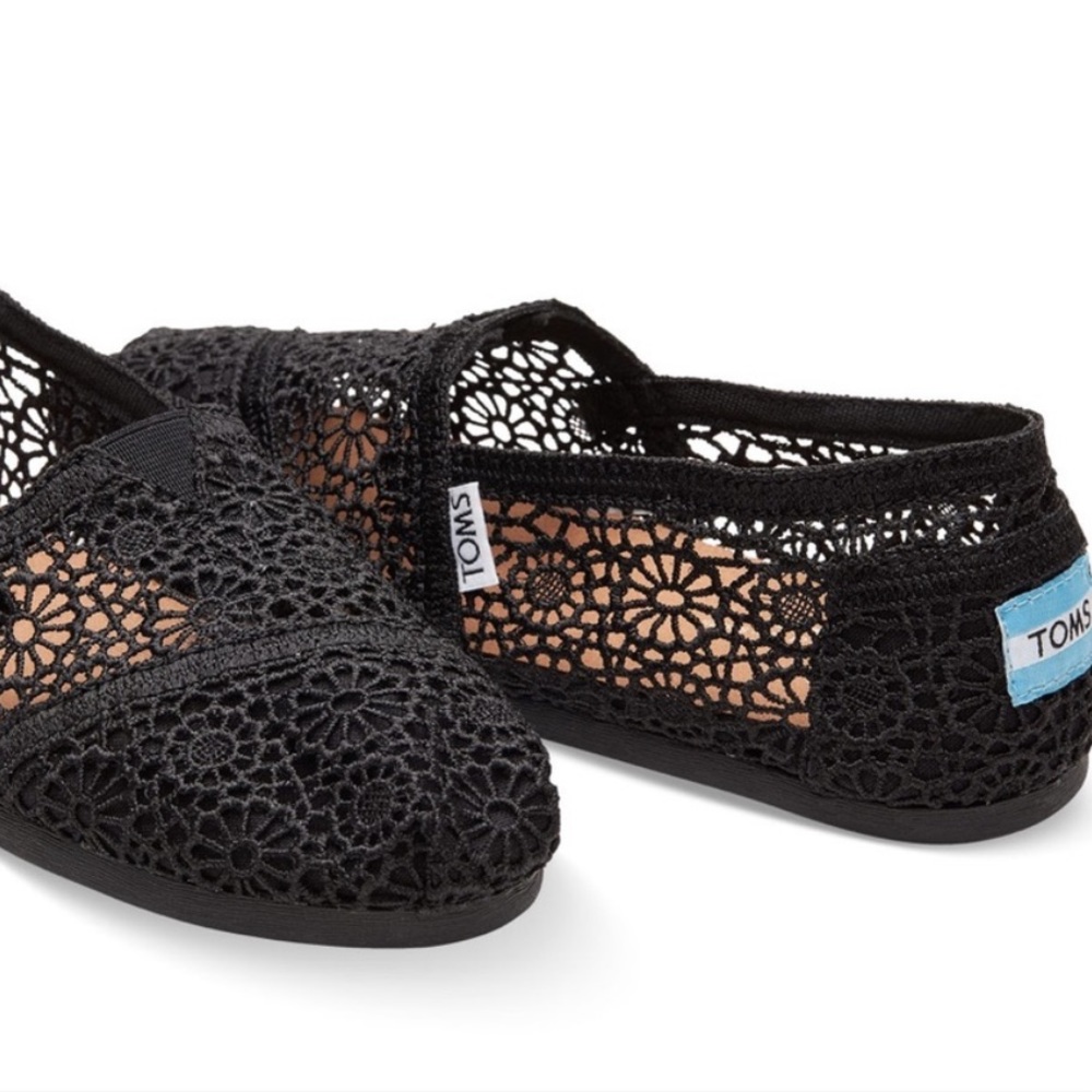 Toms Classic Crochet Slip-On Flat - Picture 3 of 14